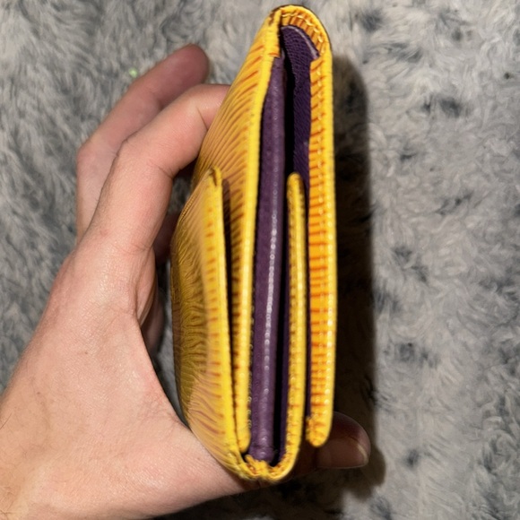 Men’s or Women’s Louis Vuitton Yellow with Royal Purple Laker colors inside.9/10 - Picture 12 of 16